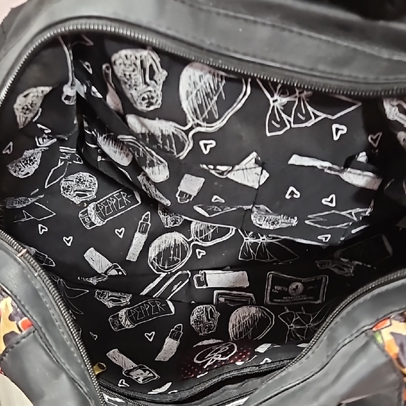 Floral satin Patterned Handbag with Black Accents - Picture 3 of 3